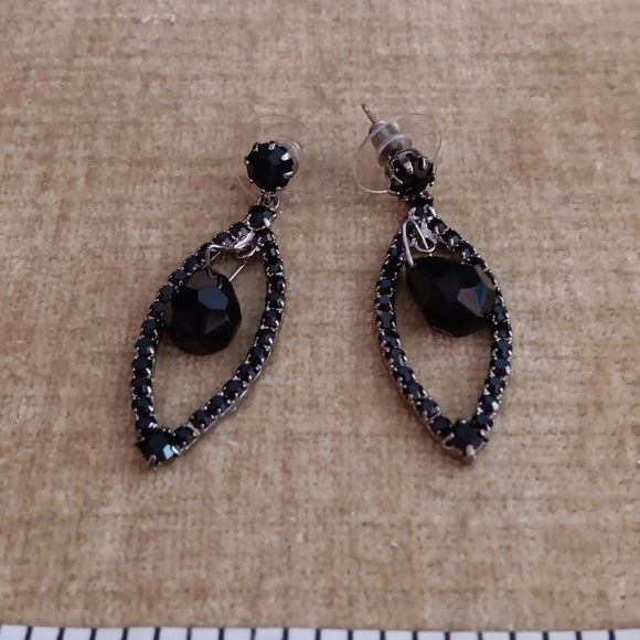 Vintage Black Crystal Tear Drop Dangle Earrings - Picture 1 of 6